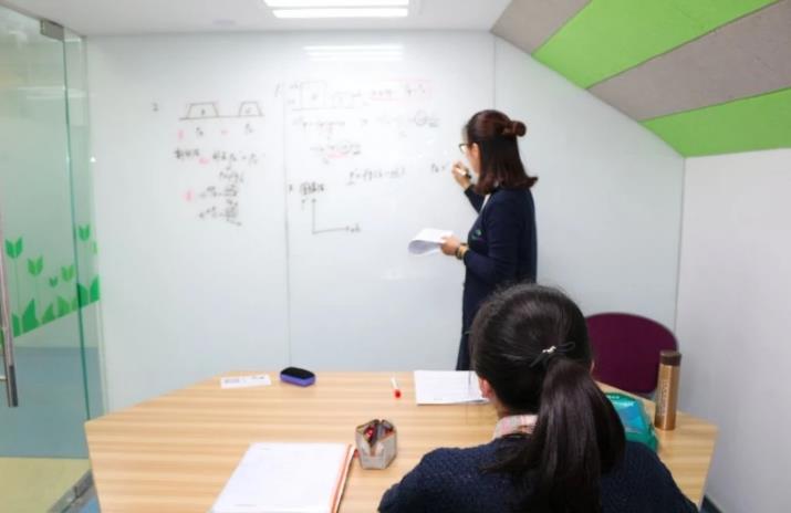 教培機(jī)構(gòu)“一窩蜂”轉(zhuǎn)型素質(zhì)教育培訓(xùn)？非.優(yōu)解需防“新內(nèi)卷”